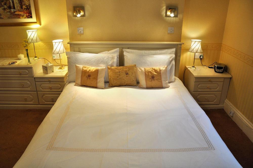 Balincourt Bournemouth Exterior foto A bed with a duvet