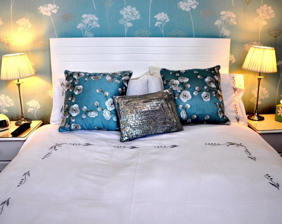 Balincourt Bournemouth Quarto foto A bed with cushions