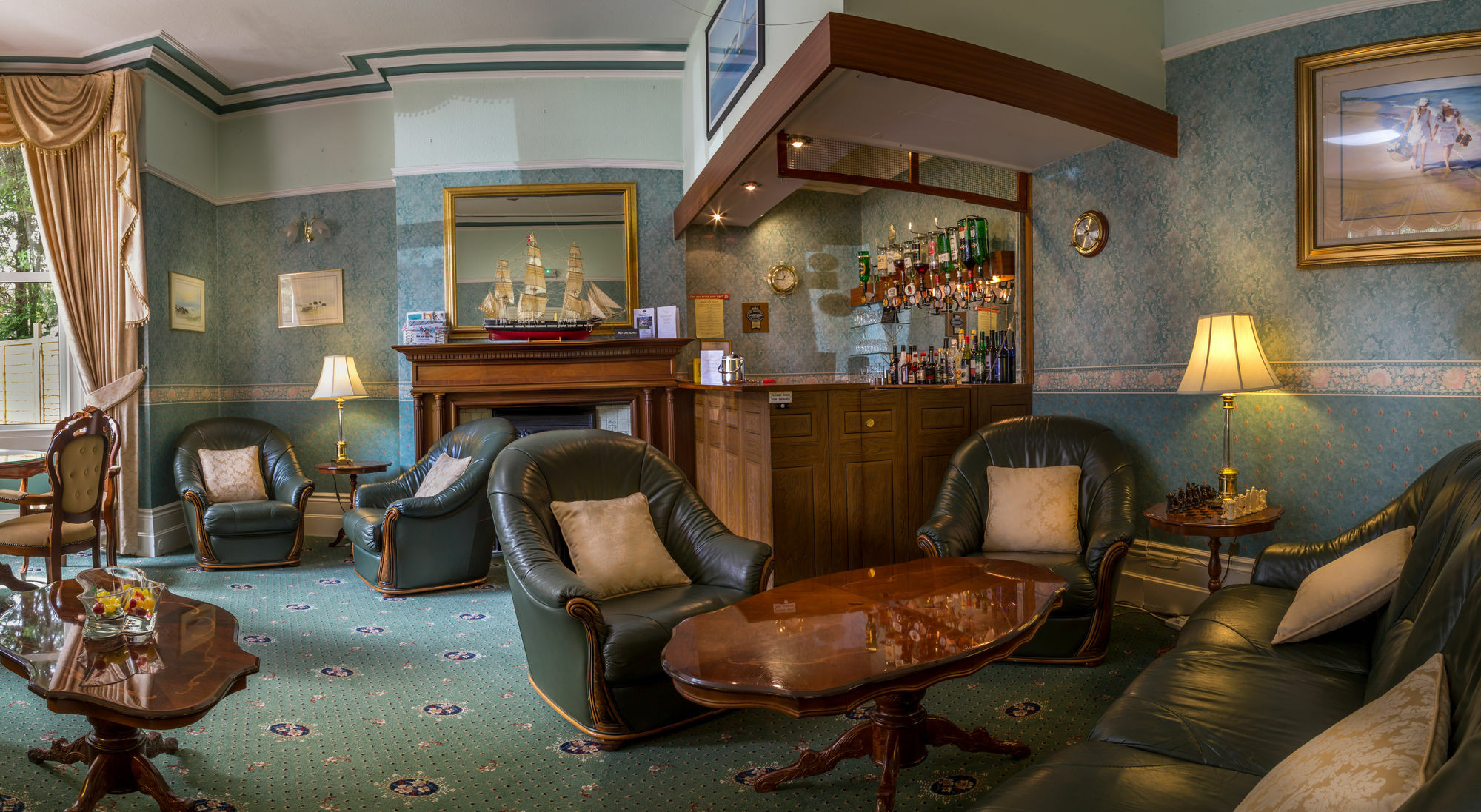 Balincourt Bournemouth Exterior foto The bar at the hotel